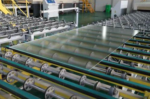 Thiết kế tòa nhà Photovoltaic Low Iron Panel Glass Haze ≤1.5% Độ ổn định nhiệt ≥Grade 4