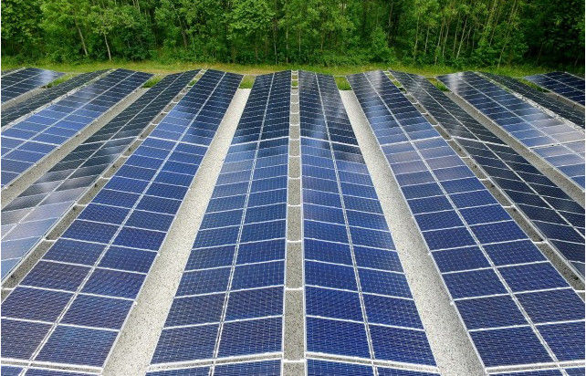Thiết kế tòa nhà Photovoltaic Low Iron Panel Glass Haze ≤1.5% Độ ổn định nhiệt ≥Grade 4
