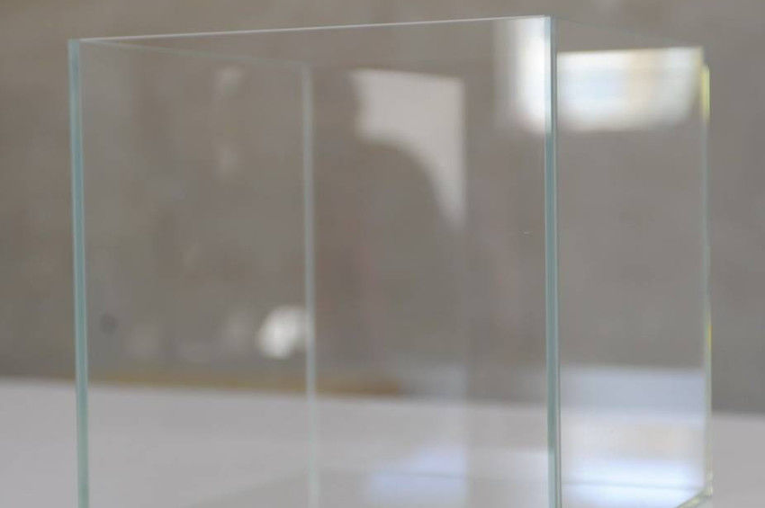 Ultra Clear Glass In Color Consistency For Windows Doors And Building (Tấm kính cực rõ ràng trong màu sắc nhất quán cho cửa sổ và tòa nhà)