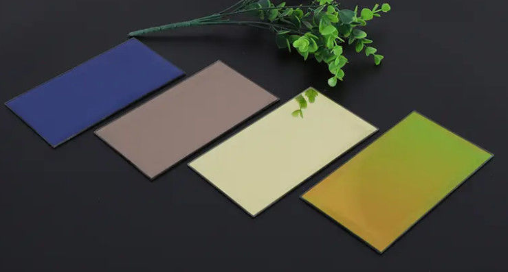 Kính phản xạ màu thiết kế độc đáo cho trang trí tòa nhà